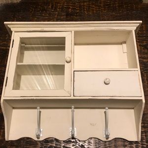 Hangable cream shelving decor